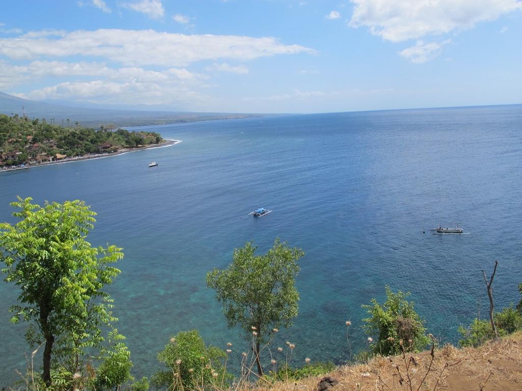 Barong Cafe Bungalow And Restaurant Amed  Exterior photo