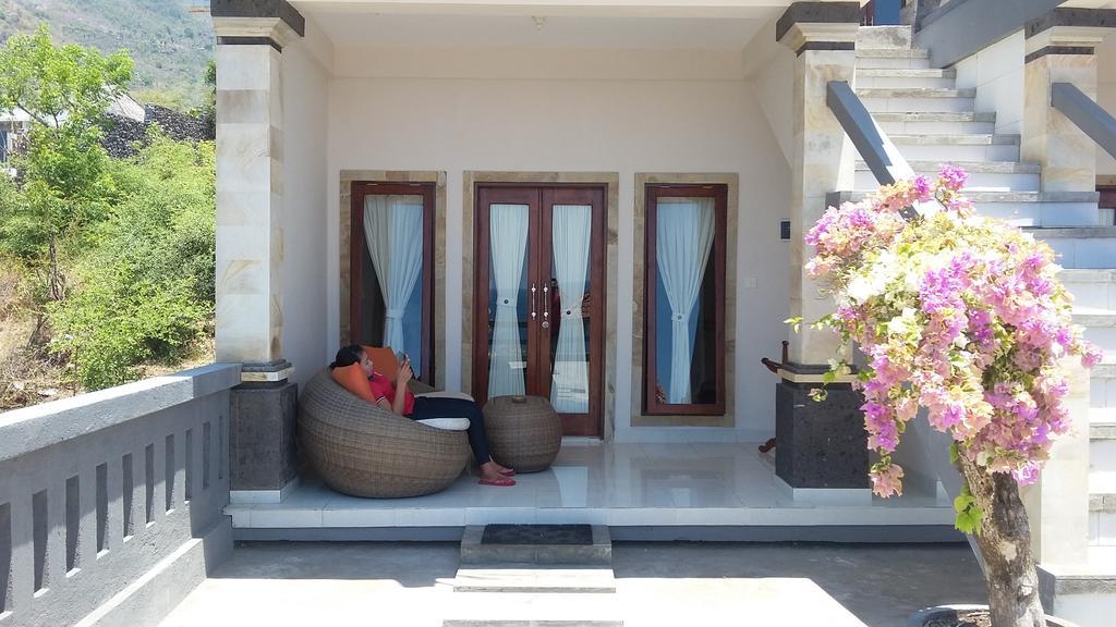 Barong Cafe Bungalow And Restaurant Amed  Exterior photo