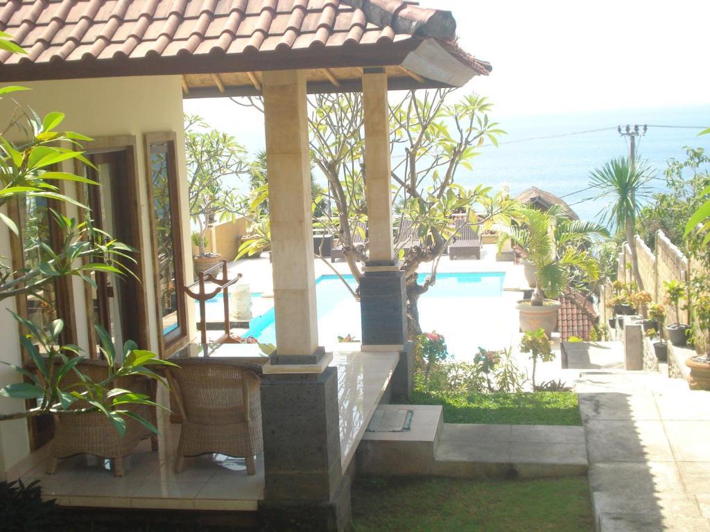Barong Cafe Bungalow And Restaurant Amed  Exterior photo