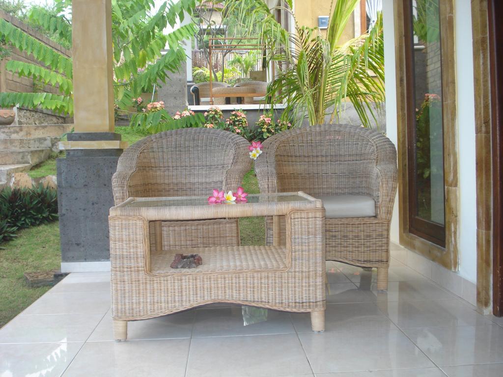 Barong Cafe Bungalow And Restaurant Amed  Exterior photo