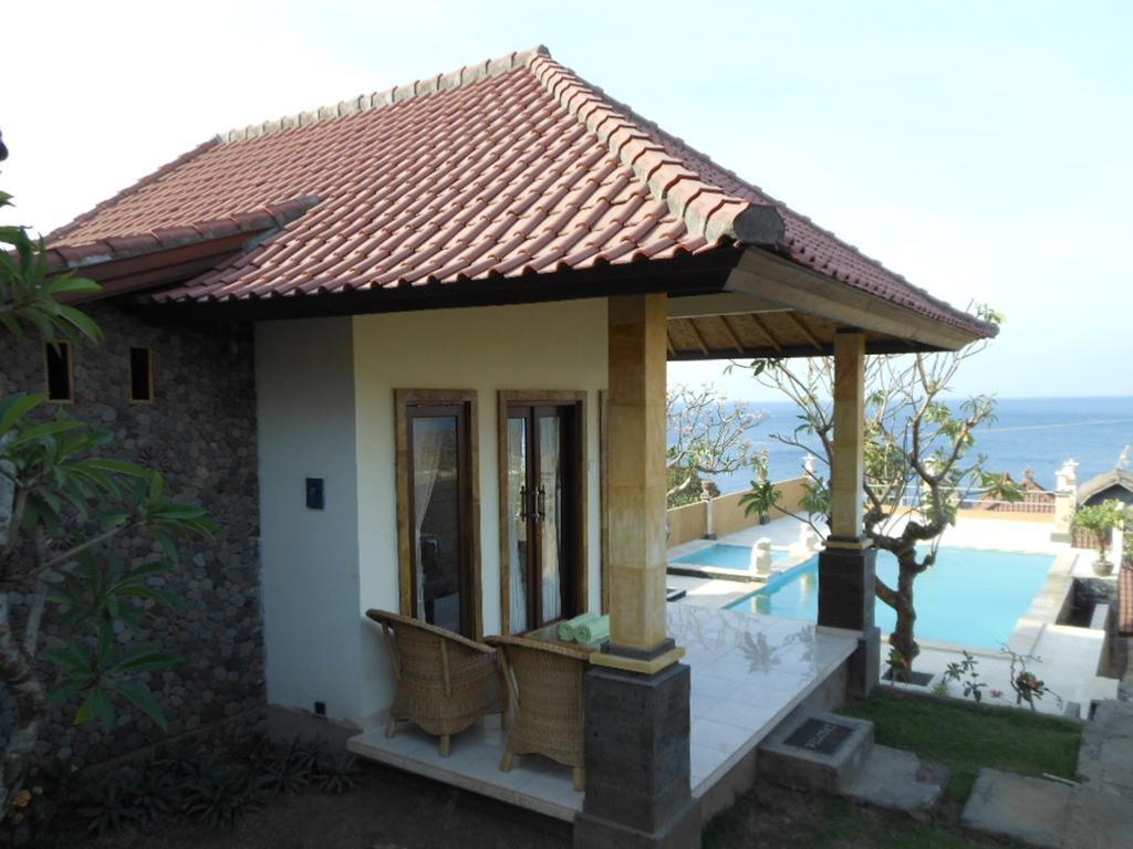 Barong Cafe Bungalow And Restaurant Amed  Exterior photo